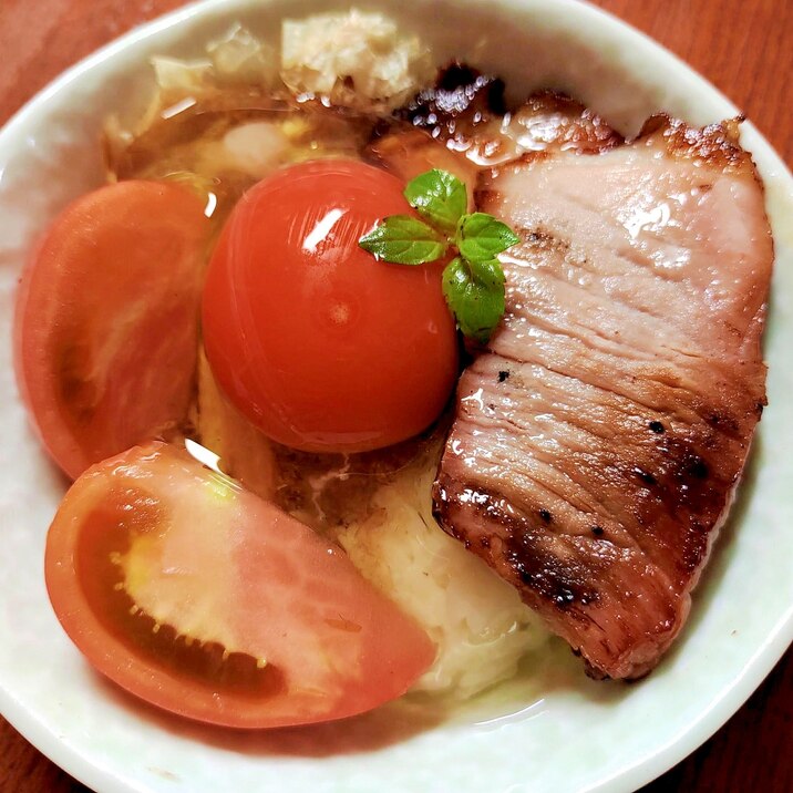 ●超簡単♪焼き豚玉子丼★トマト鰹節ミント葉乗せ●